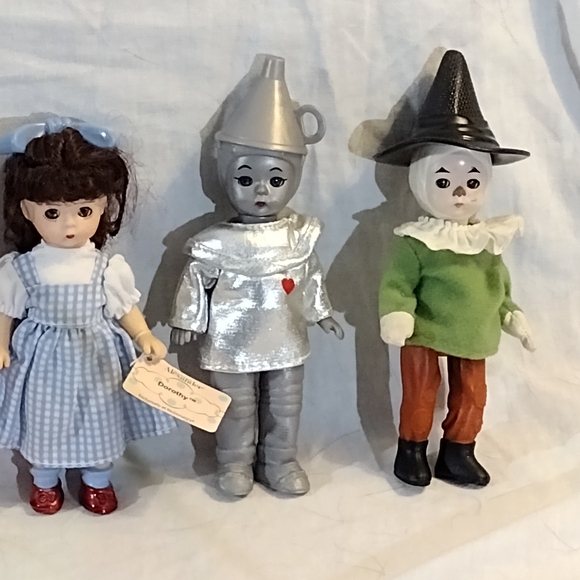 Madame Alexander Wizard of Oz Doll Set with Red, Pink, and Silver Outfits - Picture 5 of 9